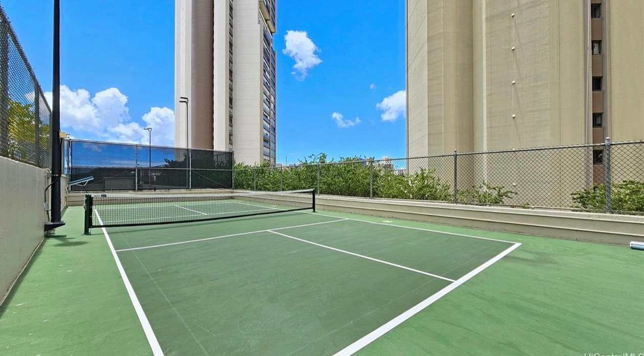 Building Photo - 2499 Kapiolani Blvd