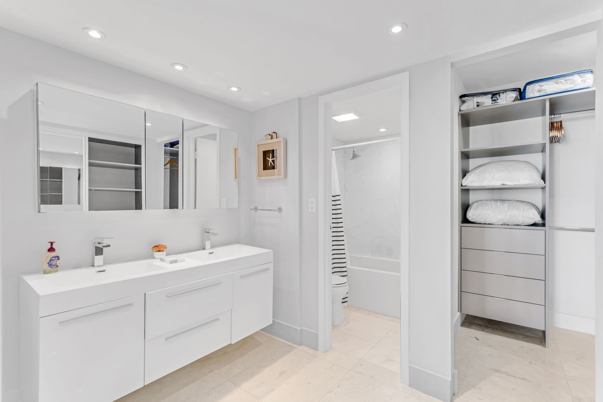 Building Photo - 100 Bayview Dr