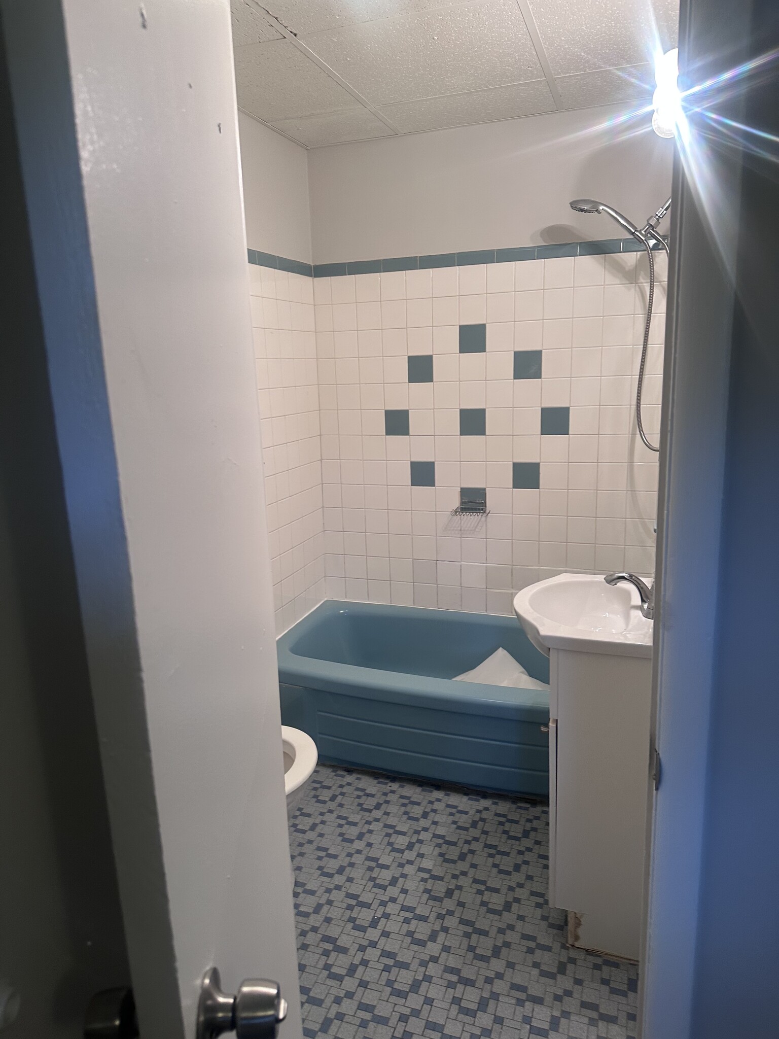 Building Photo - 340 Ripka St