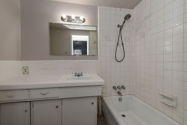 Building Photo - 2517 Broadview- House