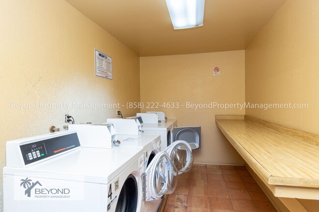 Building Photo - ***1/2 OFF FIRST MONTHS RENT ***CHARMING U...