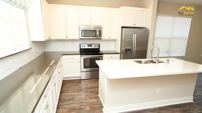 Building Photo - 15405 Honeybell Dr