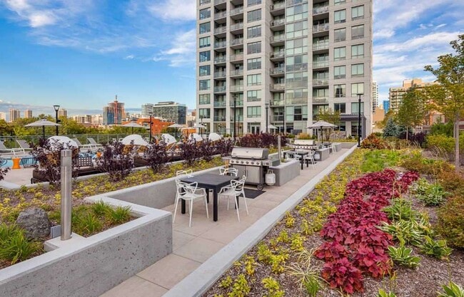 Building Photo - 750 N Hudson Ave