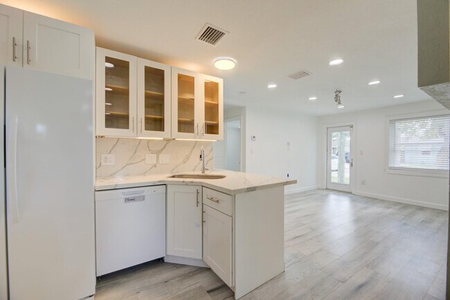 Building Photo - 1317 SW 31st St