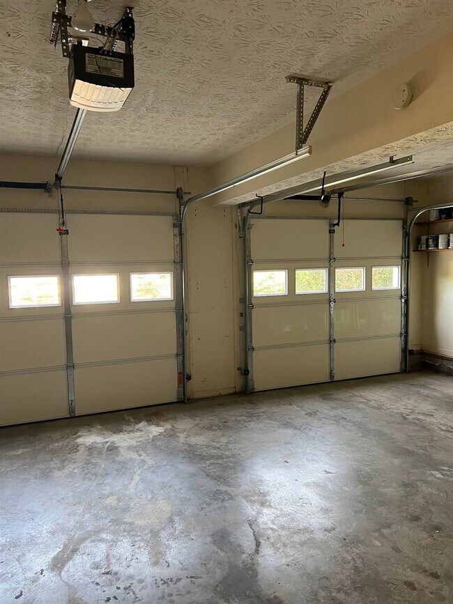 Building Photo - 700 Cirrus Ct