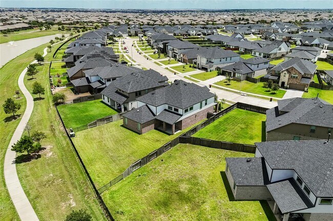 Building Photo - 29423 Red Rocks Pk Dr