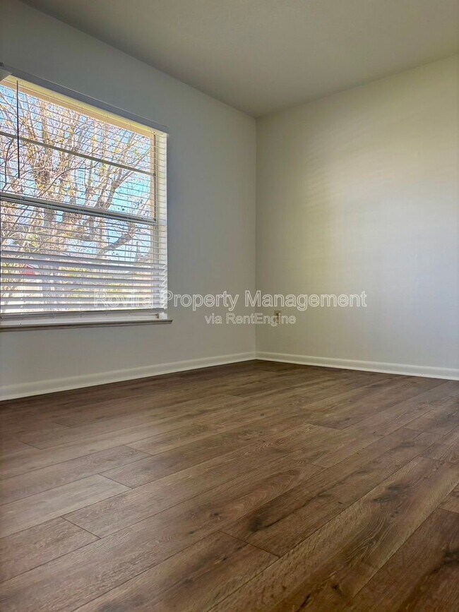 Building Photo - 176 Birmingham Dr