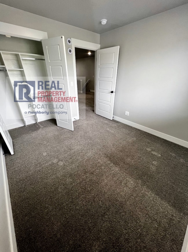 Building Photo - 3 Bedroom 2.5 Bathroom Town Home - 1 Car G...