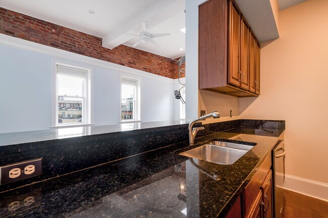 Building Photo - 1324 Euclid St NW