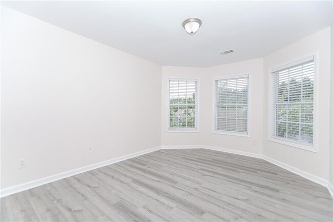 Building Photo - 2023 Jameson Cir NE