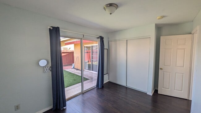Building Photo - Excellent Location in Mira Mesa!