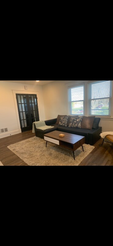 Building Photo - 201 E 26th St