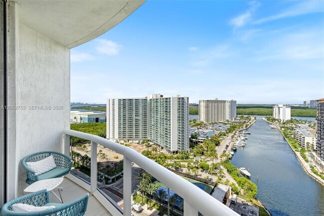 Building Photo - 15811 Collins Ave