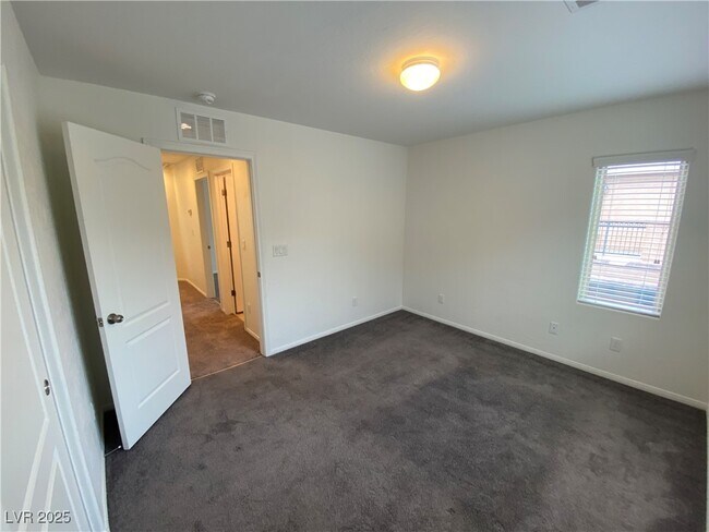 Building Photo - 10436 Yew Blossom Ave