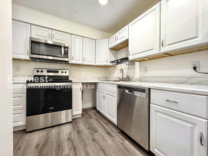 Building Photo - 5300 E Cherry Creek S Dr