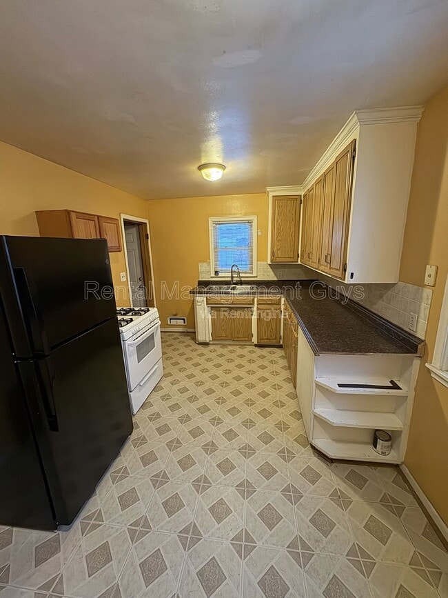 Building Photo - 1905 N 44th Ave