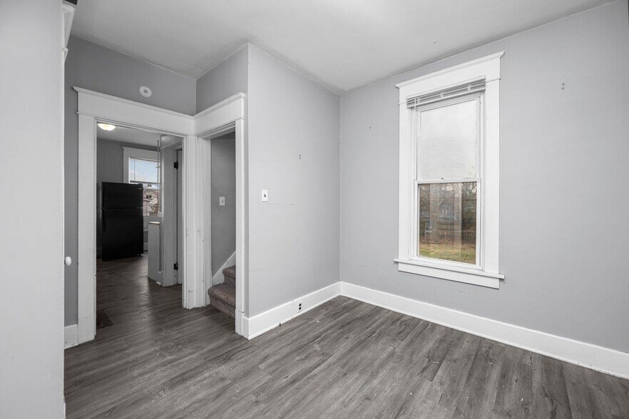 Building Photo - 1321 W 13th St