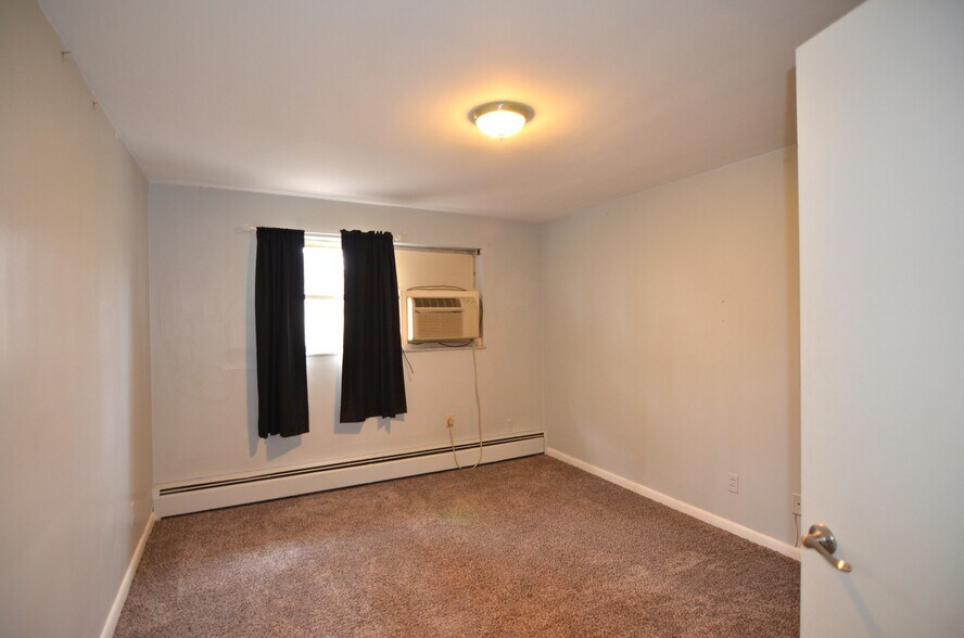 Building Photo - 5846 Robison Rd