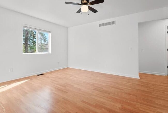 Building Photo - 733 Luna Ct