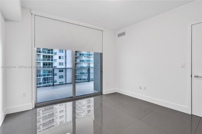 Building Photo - 488 NE 18th St