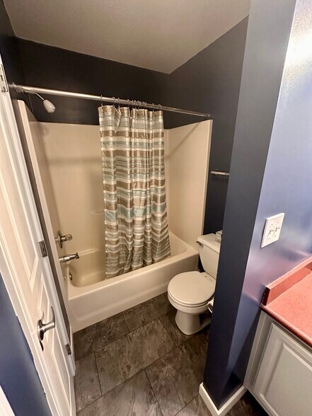 Building Photo - 518 N 5th St