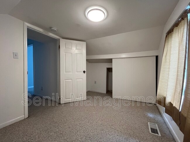 Building Photo - 2527 Hartline Dr
