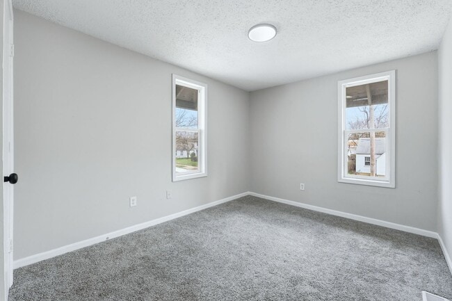 Building Photo - 3-Bedroom w/ New Kitchen Appliances