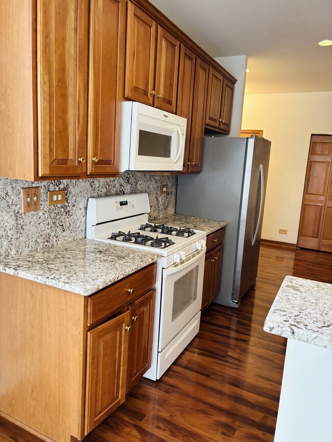 Building Photo - 2598 Hillsboro Blvd