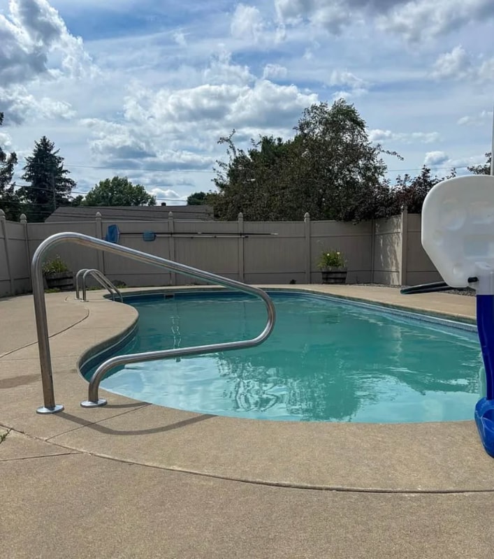 Building Photo - 3 Clover Ln