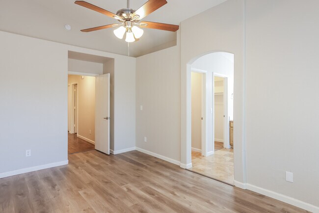 Building Photo - 3 Bedroom Home in Phoenix