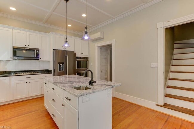 Building Photo - 1051 Naval Ave