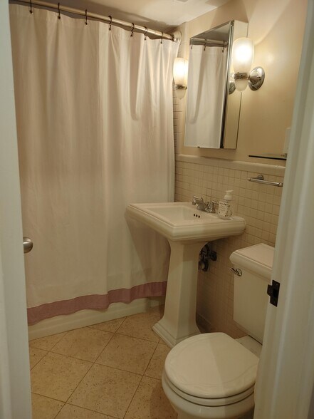 Bathroom - 1301 N Ode St