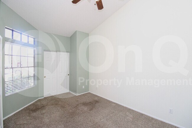 Building Photo - 10879 E Kalil Dr