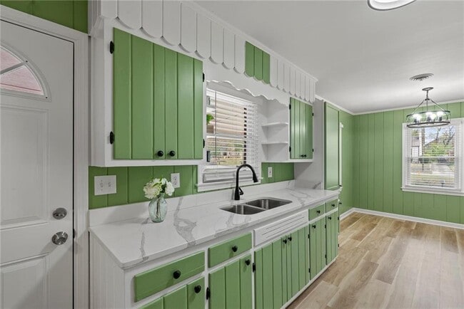 Building Photo - 628 S Evelyn Pl NW