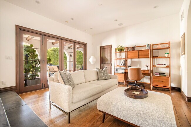 Building Photo - 604 Alta Dr