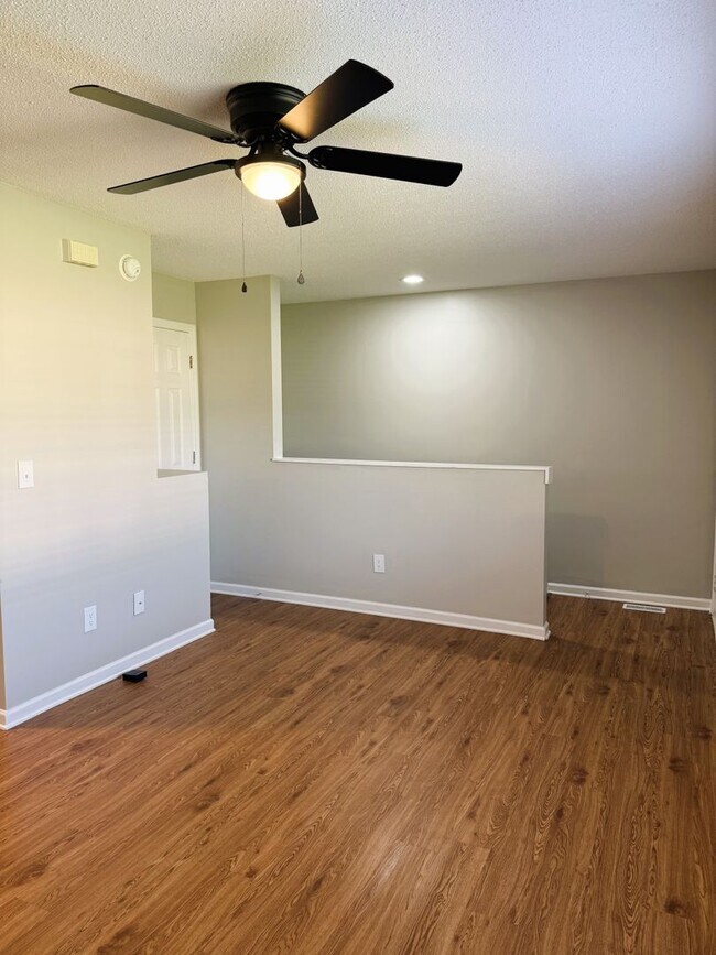 Building Photo - 1 Bedroom / 1.5 Bath with Garage in Gray, TN!