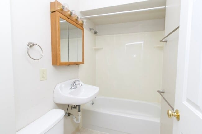 Building Photo - 1080 Mt Pleasant Ave