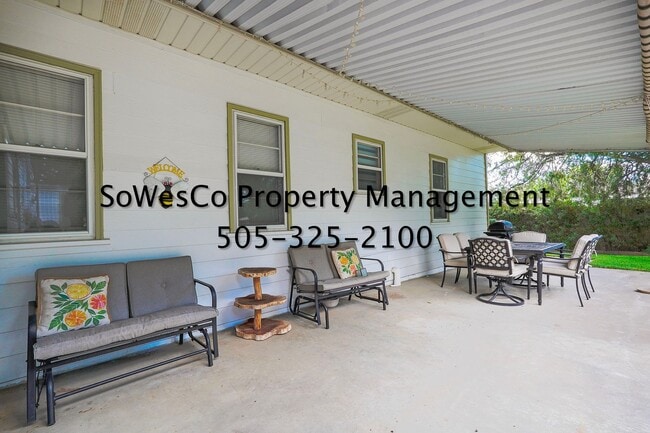 Building Photo - Charming Fully Furnished 2 Bedroom Home with Spacious Yard