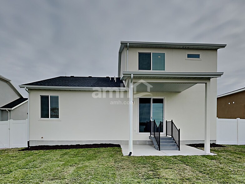 Building Photo - 3264 Fields Ave