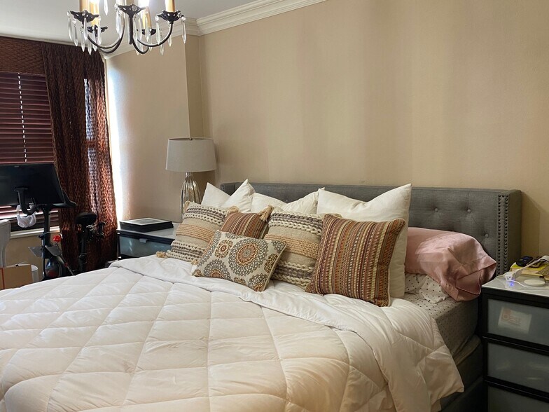 bedroom - 7002 Boulevard E