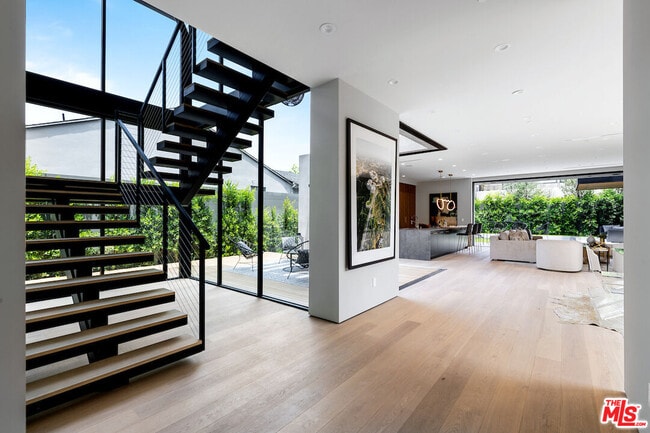 Building Photo - 434 Flores St