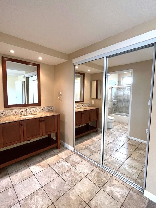 Building Photo - Great townhome in Del Cerro!
