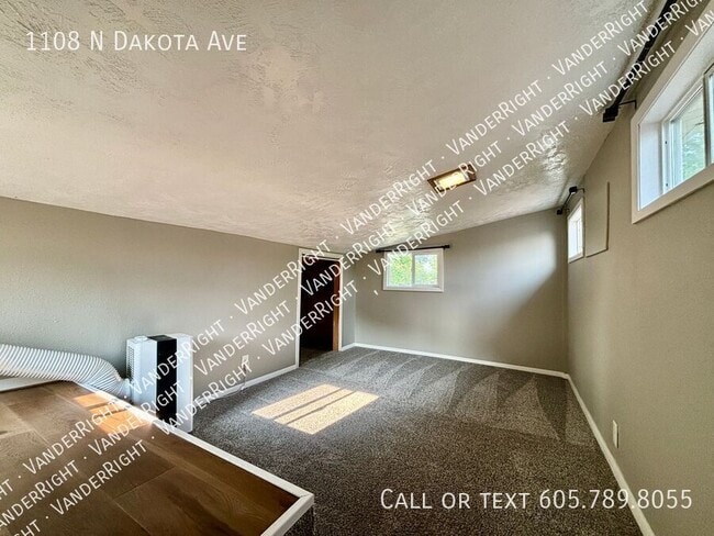 Building Photo - 1108 N Dakota Ave