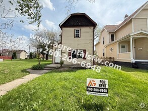 Building Photo - 3 Bedroom House