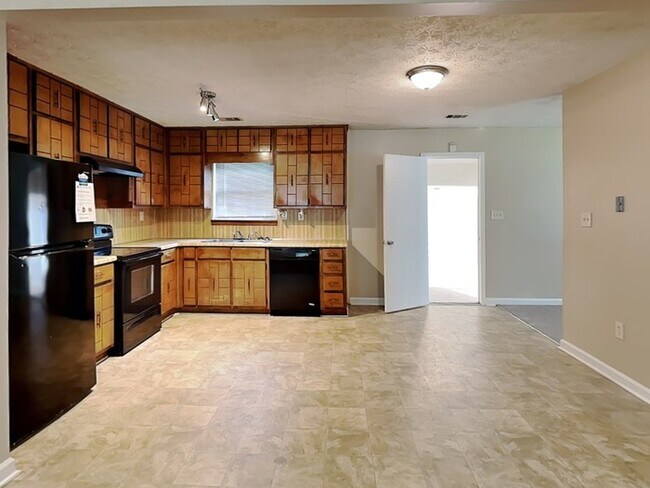 Building Photo - Move-in Ready, 3 Bedroom Home!