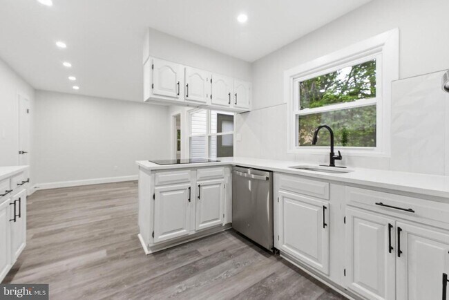 Building Photo - 27 Parkside Cir