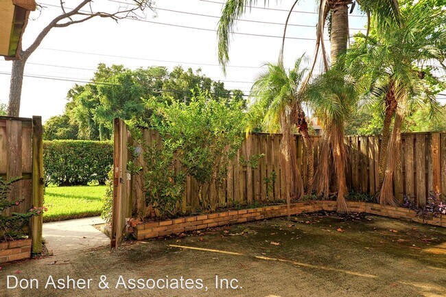 Building Photo - 2 br, 2.5 bath House - 5262 Coral Court Un...