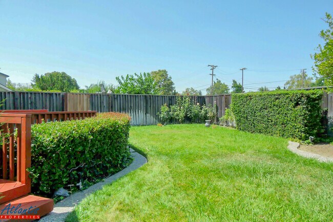 Building Photo - Beautiful Home | Brazilian Hwd Floors | Remodeled Kitchen | A/C