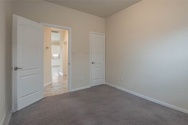 Building Photo - 21263 Lucknow Ln