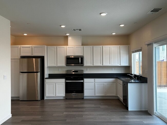 Building Photo - 5057 Star Dance Cir